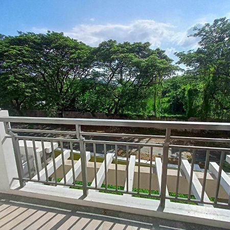 Acacia Estates Taguig Manila Exterior foto